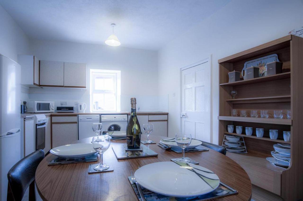 Dragons Den - 2 Bedroom Apartment - Tenby Exterior foto