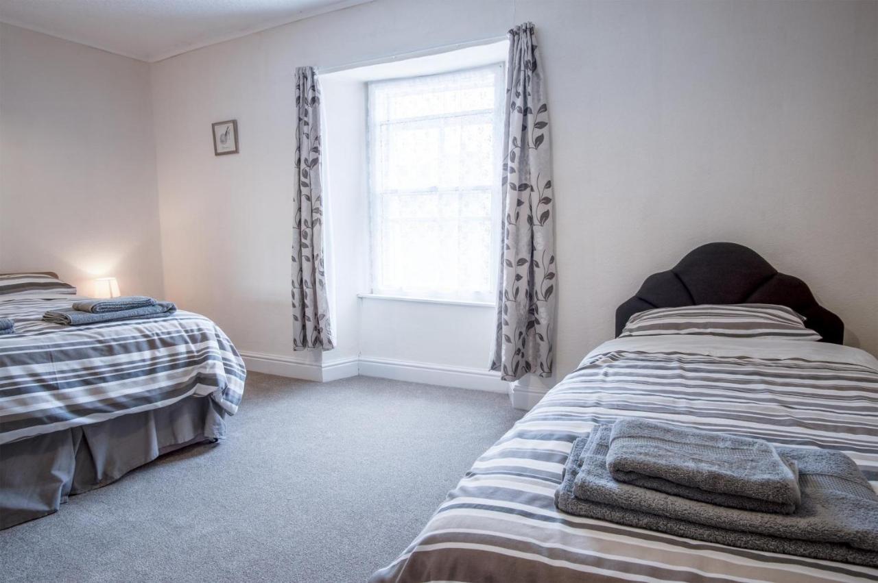 Dragons Den - 2 Bedroom Apartment - Tenby Exterior foto