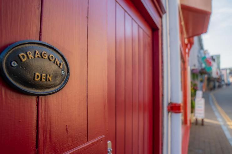 Dragons Den - 2 Bedroom Apartment - Tenby Exterior foto